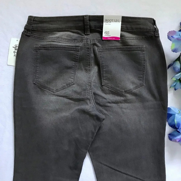Style & Co. NWT Grey Wash Curvy Boot Leg Jeans Women 6S - Picture 6 of 10